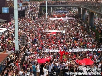Chinese take to streets as Japan dispute escalates