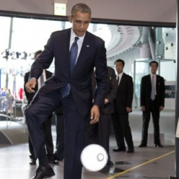 Obama plays Soccer with ASIMO