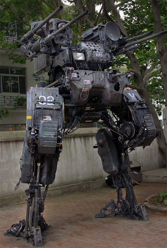 I want this mech scupture so much